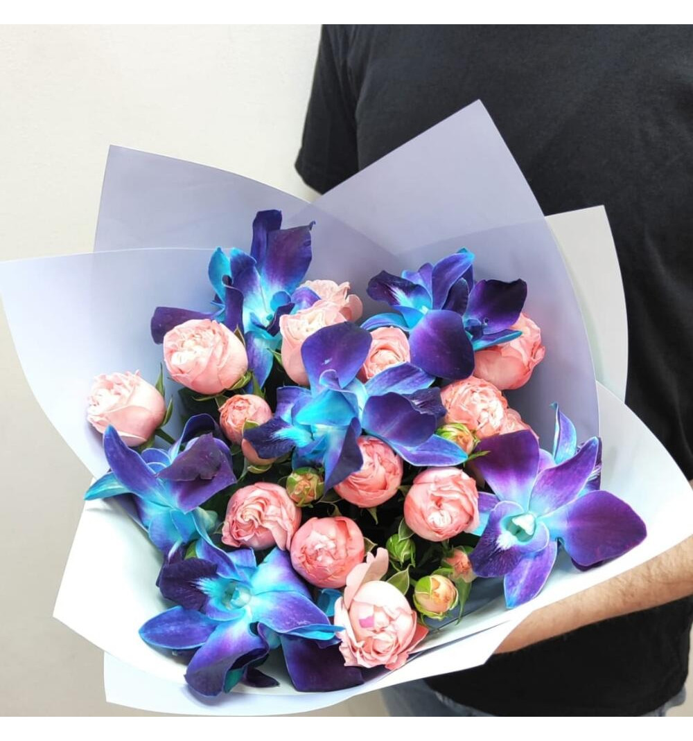 Экзотическая орхидея с пионовидной розой